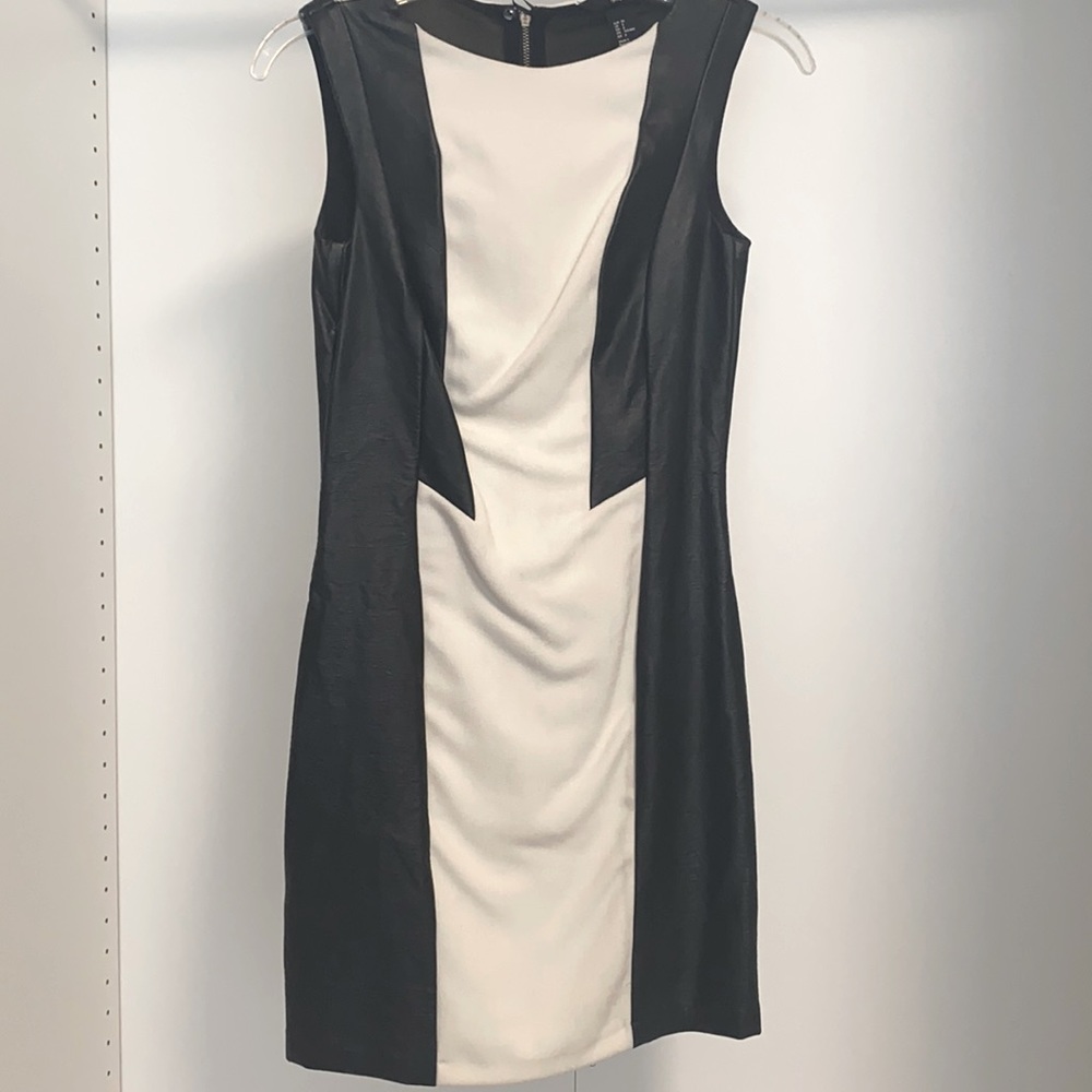 CREAM DRESS WITH BLACK FAUX LEATHER SIDES